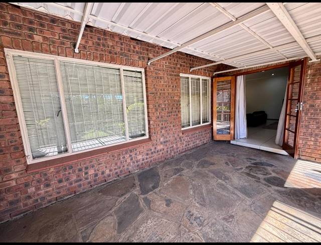 3 BEDROOM TOWNHOUSE FOR SALE IN SCOTTSVILLE